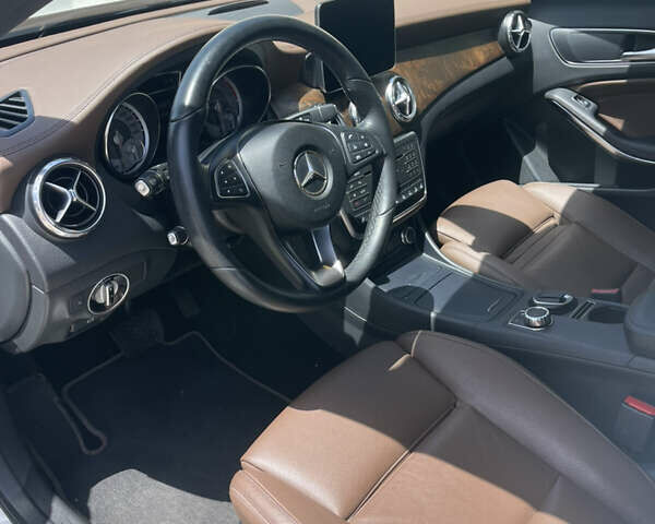 Белый Мерседес ГЛА-Класс, объемом двигателя 2.14 л и пробегом 176 тыс. км за 22000 $, фото 5 на Automoto.ua