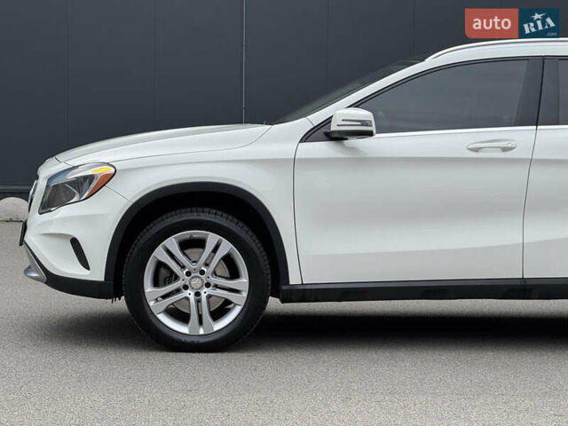 Белый Мерседес ГЛА-Класс, объемом двигателя 1.99 л и пробегом 110 тыс. км за 17500 $, фото 6 на Automoto.ua