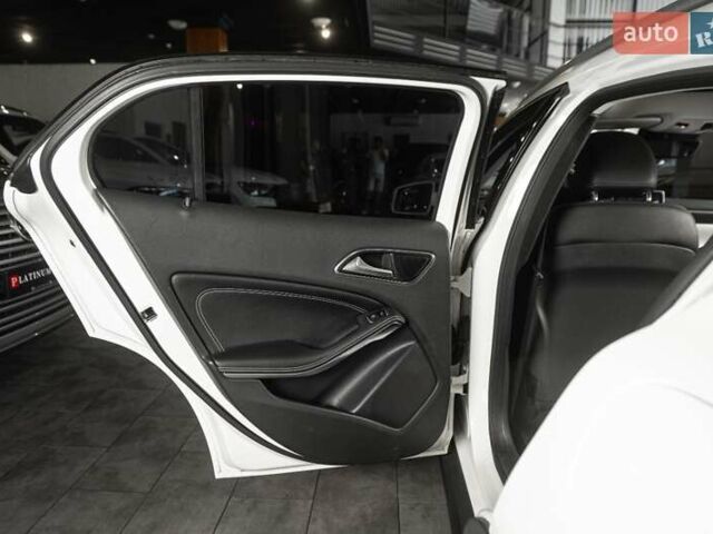 Белый Мерседес ГЛА-Класс, объемом двигателя 2.14 л и пробегом 123 тыс. км за 21900 $, фото 13 на Automoto.ua