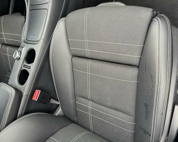 Белый Мерседес ГЛА-Класс, объемом двигателя 2.14 л и пробегом 251 тыс. км за 20500 $, фото 10 на Automoto.ua