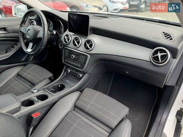 Білий Мерседес ГЛА-Клас, об'ємом двигуна 1.46 л та пробігом 46 тис. км за 21999 $, фото 26 на Automoto.ua