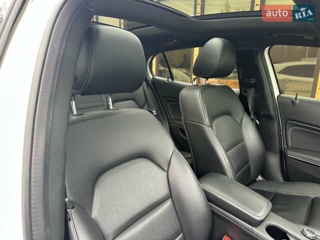 Белый Мерседес ГЛА-Класс, объемом двигателя 1.99 л и пробегом 145 тыс. км за 19500 $, фото 29 на Automoto.ua