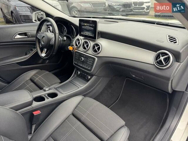 Белый Мерседес ГЛА-Класс, объемом двигателя 2.14 л и пробегом 251 тыс. км за 20500 $, фото 7 на Automoto.ua