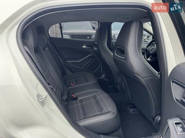 Белый Мерседес ГЛА-Класс, объемом двигателя 2.14 л и пробегом 251 тыс. км за 20500 $, фото 3 на Automoto.ua