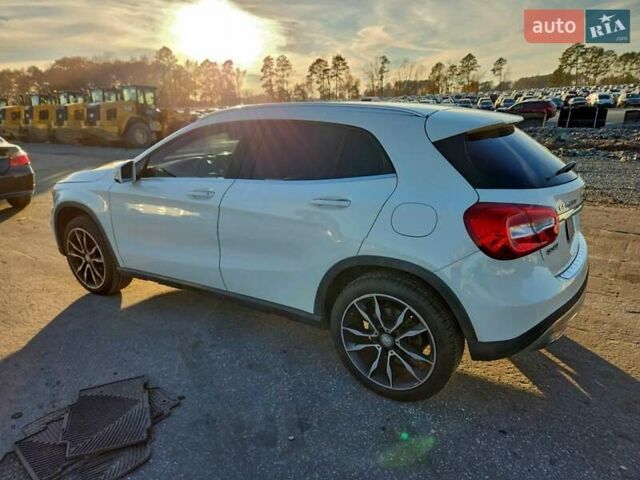 Белый Мерседес ГЛА-Класс, объемом двигателя 1.99 л и пробегом 170 тыс. км за 4500 $, фото 2 на Automoto.ua