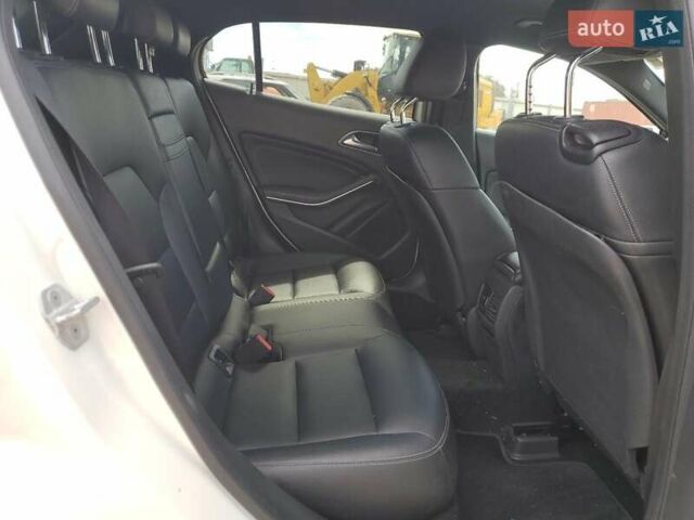 Білий Мерседес ГЛА-Клас, об'ємом двигуна 1.6 л та пробігом 134 тис. км за 2900 $, фото 9 на Automoto.ua