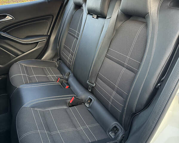 Белый Мерседес ГЛА-Класс, объемом двигателя 1.46 л и пробегом 324 тыс. км за 16700 $, фото 11 на Automoto.ua