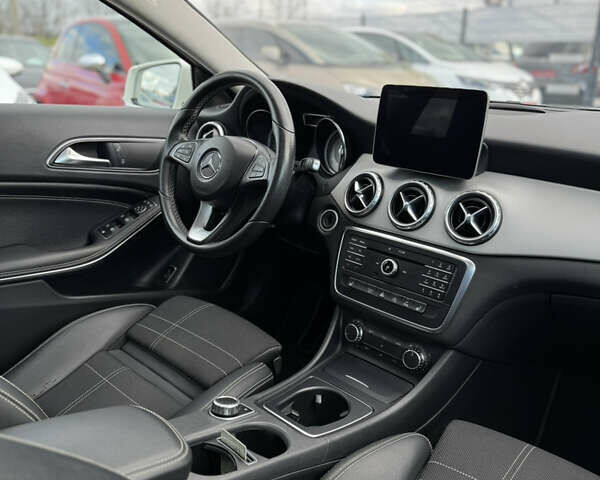 Білий Мерседес ГЛА-Клас, об'ємом двигуна 1.46 л та пробігом 46 тис. км за 21999 $, фото 30 на Automoto.ua