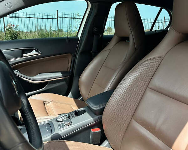 Белый Мерседес ГЛА-Класс, объемом двигателя 2.14 л и пробегом 176 тыс. км за 22000 $, фото 15 на Automoto.ua