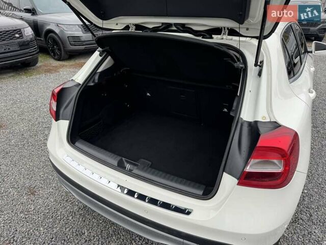 Белый Мерседес ГЛА-Класс, объемом двигателя 2.14 л и пробегом 251 тыс. км за 20500 $, фото 2 на Automoto.ua