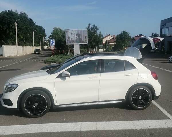 Белый Мерседес ГЛА-Класс, объемом двигателя 1.6 л и пробегом 87 тыс. км за 22500 $, фото 1 на Automoto.ua