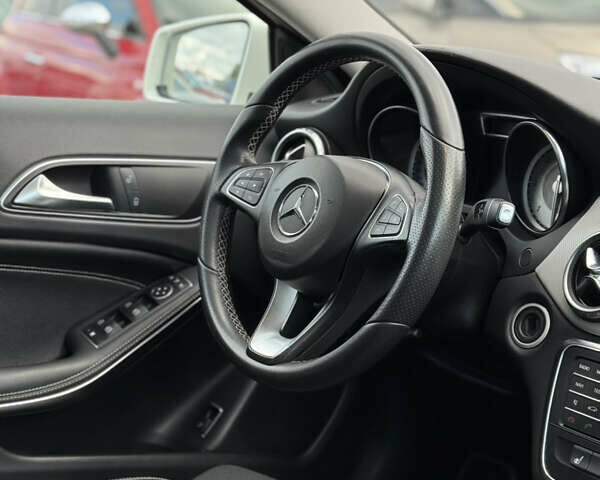 Білий Мерседес ГЛА-Клас, об'ємом двигуна 1.46 л та пробігом 46 тис. км за 21999 $, фото 31 на Automoto.ua
