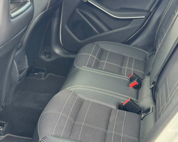 Білий Мерседес ГЛА-Клас, об'ємом двигуна 1.46 л та пробігом 46 тис. км за 21999 $, фото 18 на Automoto.ua