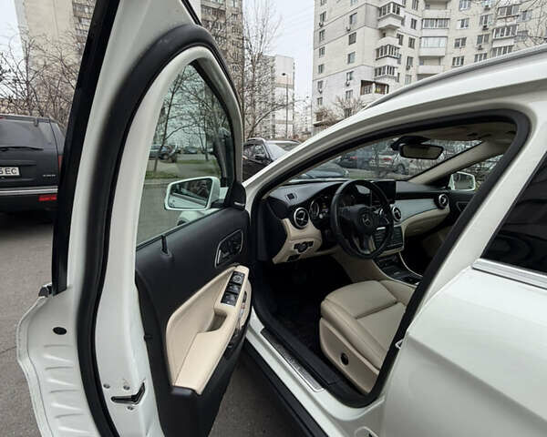 Белый Мерседес ГЛА-Класс, объемом двигателя 1.99 л и пробегом 174 тыс. км за 22500 $, фото 15 на Automoto.ua