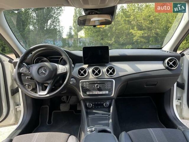 Белый Мерседес ГЛА-Класс, объемом двигателя 1.6 л и пробегом 67 тыс. км за 24800 $, фото 7 на Automoto.ua