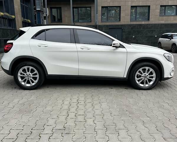 Белый Мерседес ГЛА-Класс, объемом двигателя 2.14 л и пробегом 99 тыс. км за 23900 $, фото 9 на Automoto.ua