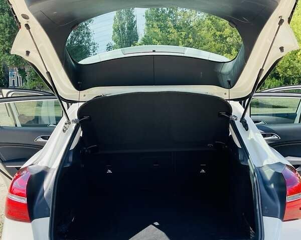 Белый Мерседес ГЛА-Класс, объемом двигателя 1.6 л и пробегом 67 тыс. км за 24800 $, фото 10 на Automoto.ua