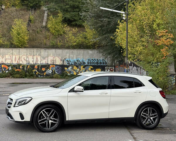Мерседес ГЛА-Класс 2017 в Киеве на Automoto.ua Белый Мерседес ГЛА-Класс, объемом двигателя 2.14 л и пробегом 110 тыс. км за 23999 $, фото 3 на Automoto.ua