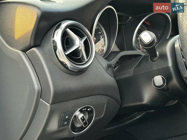 Мерседес ГЛА-Класс 2017 в Одессе на Automoto.ua Белый Мерседес ГЛА-Класс, объемом двигателя 1.99 л и пробегом 65 тыс. км за 20500 $, фото 69 на Automoto.ua