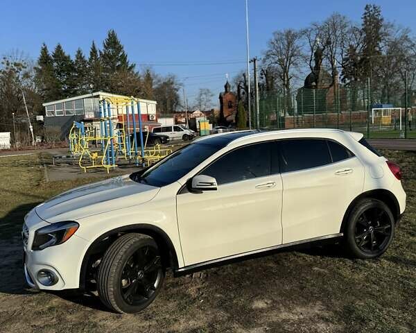 Белый Мерседес ГЛА-Класс, объемом двигателя 1.99 л и пробегом 153 тыс. км за 18500 $, фото 7 на Automoto.ua