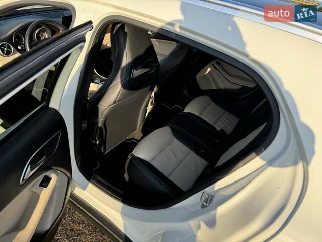 Белый Мерседес ГЛА-Класс, объемом двигателя 1.99 л и пробегом 153 тыс. км за 18500 $, фото 22 на Automoto.ua