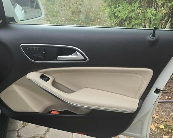 Белый Мерседес ГЛА-Класс, объемом двигателя 1.99 л и пробегом 80 тыс. км за 23000 $, фото 22 на Automoto.ua