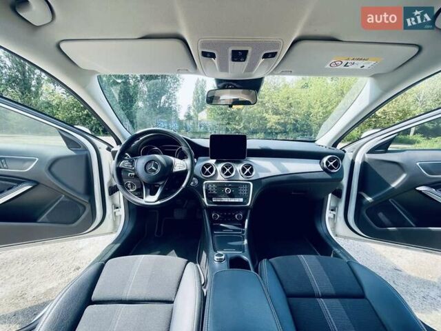 Белый Мерседес ГЛА-Класс, объемом двигателя 1.6 л и пробегом 67 тыс. км за 24800 $, фото 9 на Automoto.ua