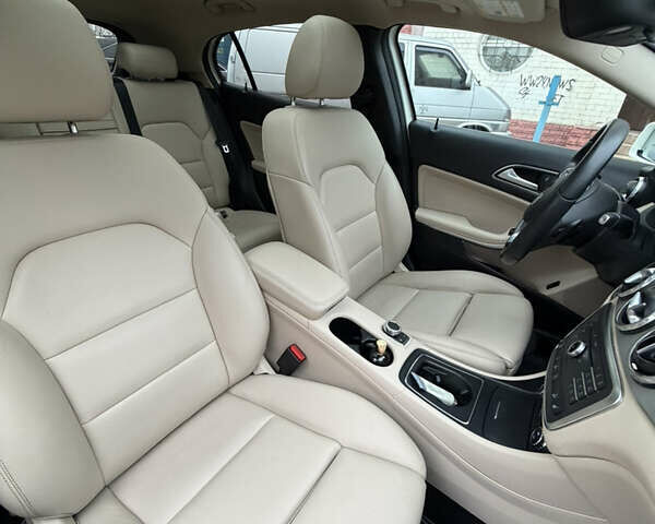 Белый Мерседес ГЛА-Класс, объемом двигателя 1.99 л и пробегом 174 тыс. км за 22500 $, фото 10 на Automoto.ua