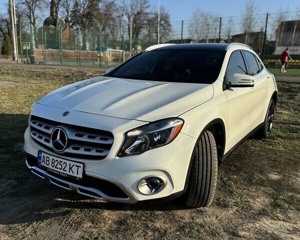 Белый Мерседес ГЛА-Класс, объемом двигателя 1.99 л и пробегом 153 тыс. км за 18500 $, фото 3 на Automoto.ua