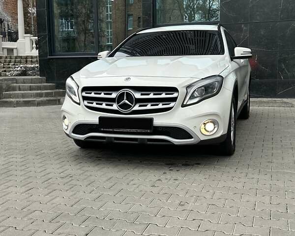 Белый Мерседес ГЛА-Класс, объемом двигателя 2.14 л и пробегом 99 тыс. км за 23900 $, фото 2 на Automoto.ua