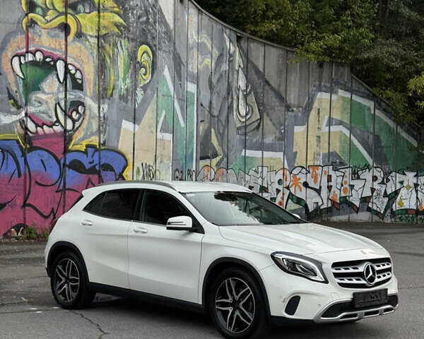 Мерседес ГЛА-Класс 2017 в Киеве на Automoto.ua Белый Мерседес ГЛА-Класс, объемом двигателя 2.14 л и пробегом 110 тыс. км за 23999 $, фото 11 на Automoto.ua