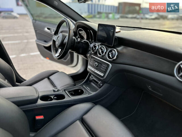Мерседес ГЛА-Класс 2017 в Одессе на Automoto.ua Белый Мерседес ГЛА-Класс, объемом двигателя 1.99 л и пробегом 65 тыс. км за 20500 $, фото 57 на Automoto.ua
