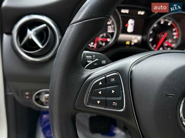Білий Мерседес ГЛА-Клас, об'ємом двигуна 2 л та пробігом 47 тис. км за 27950 $, фото 99 на Automoto.ua