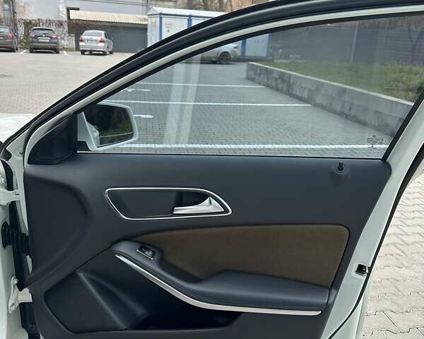 Белый Мерседес ГЛА-Класс, объемом двигателя 2.14 л и пробегом 99 тыс. км за 23900 $, фото 26 на Automoto.ua