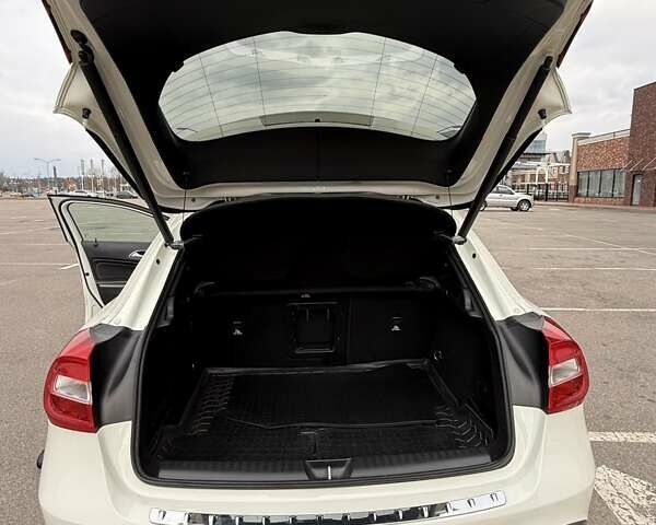 Белый Мерседес ГЛА-Класс, объемом двигателя 1.99 л и пробегом 87 тыс. км за 18500 $, фото 9 на Automoto.ua