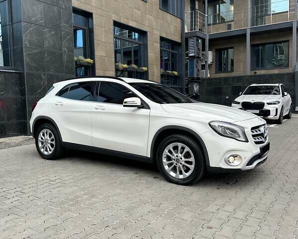 Белый Мерседес ГЛА-Класс, объемом двигателя 2.14 л и пробегом 99 тыс. км за 23900 $, фото 4 на Automoto.ua