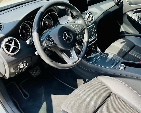 Белый Мерседес ГЛА-Класс, объемом двигателя 1.6 л и пробегом 67 тыс. км за 24800 $, фото 11 на Automoto.ua