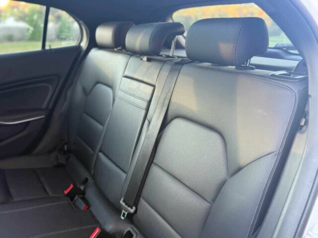 Білий Мерседес ГЛА-Клас, об'ємом двигуна 2 л та пробігом 69 тис. км за 17500 $, фото 14 на Automoto.ua