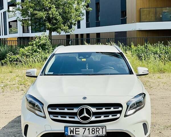 Белый Мерседес ГЛА-Класс, объемом двигателя 1.6 л и пробегом 67 тыс. км за 24800 $, фото 2 на Automoto.ua