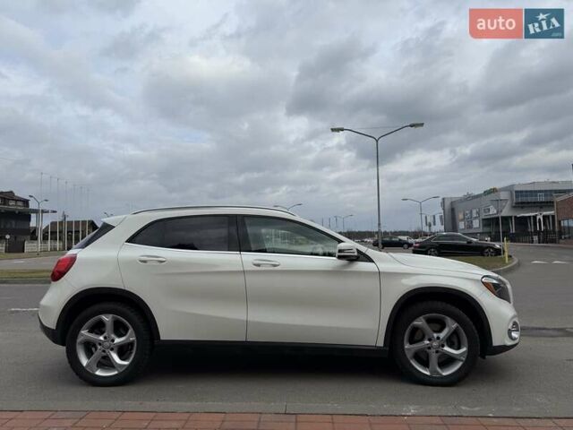 Белый Мерседес ГЛА-Класс, объемом двигателя 1.99 л и пробегом 87 тыс. км за 18500 $, фото 4 на Automoto.ua