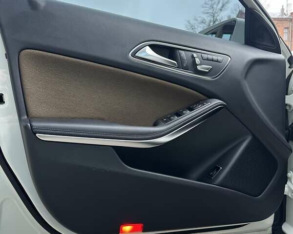 Белый Мерседес ГЛА-Класс, объемом двигателя 2.14 л и пробегом 99 тыс. км за 23900 $, фото 17 на Automoto.ua