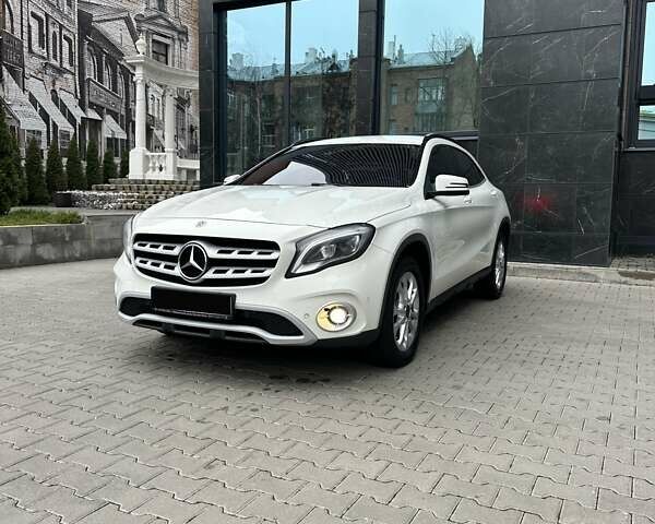 Белый Мерседес ГЛА-Класс, объемом двигателя 2.14 л и пробегом 99 тыс. км за 23900 $, фото 3 на Automoto.ua