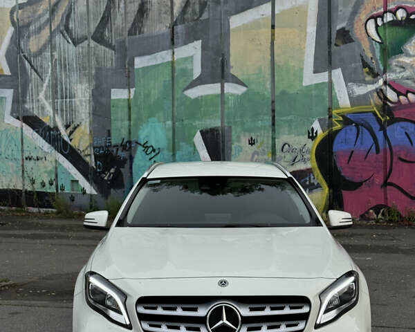 Мерседес ГЛА-Класс 2017 в Киеве на Automoto.ua Белый Мерседес ГЛА-Класс, объемом двигателя 2.14 л и пробегом 110 тыс. км за 23999 $, фото 1 на Automoto.ua