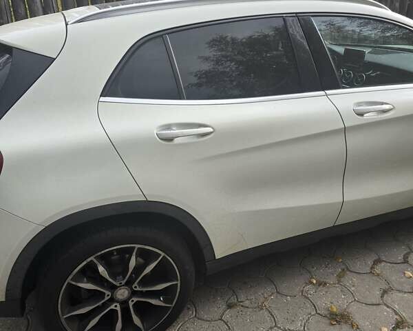 Белый Мерседес ГЛА-Класс, объемом двигателя 1.99 л и пробегом 80 тыс. км за 23000 $, фото 11 на Automoto.ua