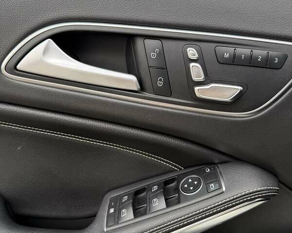 Белый Мерседес ГЛА-Класс, объемом двигателя 1.99 л и пробегом 87 тыс. км за 18500 $, фото 2 на Automoto.ua