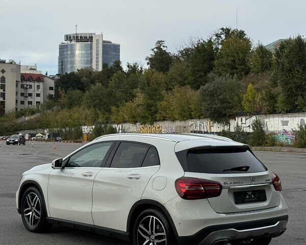 Мерседес ГЛА-Класс 2017 в Киеве на Automoto.ua Белый Мерседес ГЛА-Класс, объемом двигателя 2.14 л и пробегом 110 тыс. км за 23999 $, фото 5 на Automoto.ua