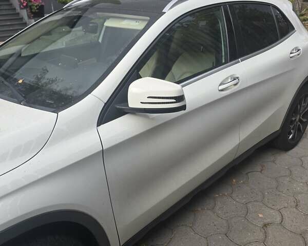 Белый Мерседес ГЛА-Класс, объемом двигателя 1.99 л и пробегом 80 тыс. км за 23000 $, фото 9 на Automoto.ua