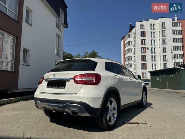 Мерседес ГЛА-Класс 2017 в Львове на Automoto.ua Белый Мерседес ГЛА-Класс, объемом двигателя 1.99 л и пробегом 18 тыс. км за 22000 $, фото 3 на Automoto.ua