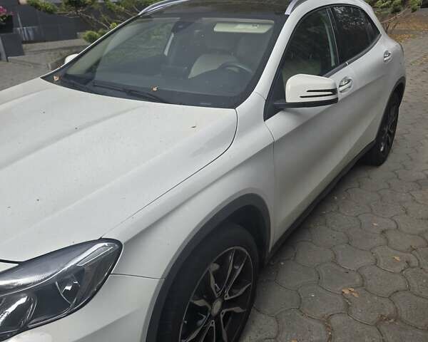 Белый Мерседес ГЛА-Класс, объемом двигателя 1.99 л и пробегом 80 тыс. км за 23000 $, фото 1 на Automoto.ua