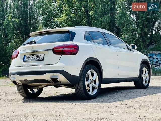 Белый Мерседес ГЛА-Класс, объемом двигателя 1.6 л и пробегом 67 тыс. км за 24800 $, фото 5 на Automoto.ua